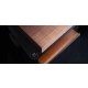 Artesania Audio Modular Rack — zbliżenie narożnika z drewnianym blatem i czarną płytą