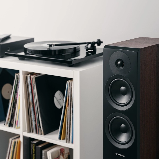 Dynaudio Emit 30 White – dodatkowa fotografia kolumny