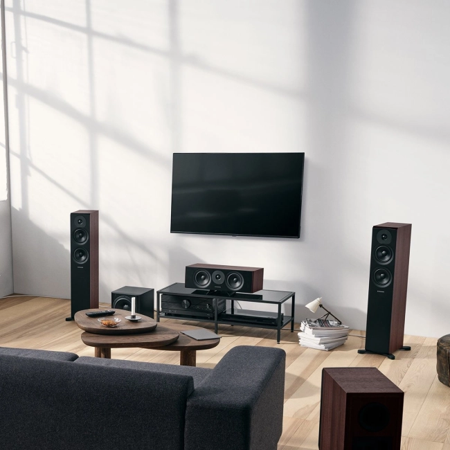 Dynaudio Emit 30 White – dodatkowe ujęcie kolumny