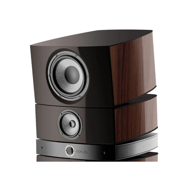 Focal Grande Utopia EM Evo Ash Grey – zbliżenie górnej sekcji z bocznym panelem w odcieniu drewna