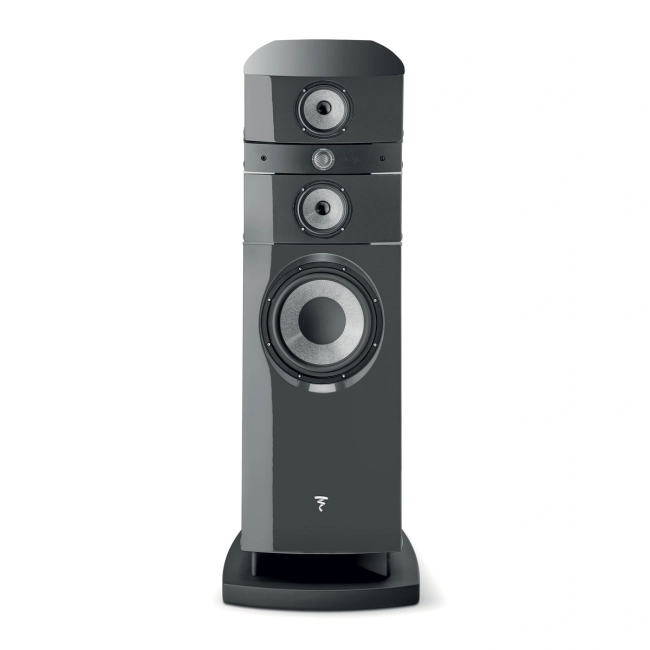 Focal Stella Utopia EM Evo Natural Walnut – ujęcie pod kątem z widocznym tweeterem