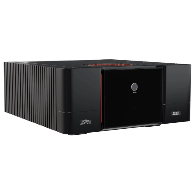 Mark Levinson No 632 | końcówka mocy – ujęcie ukośne pokazujące panel przedni i żeberkowane boki