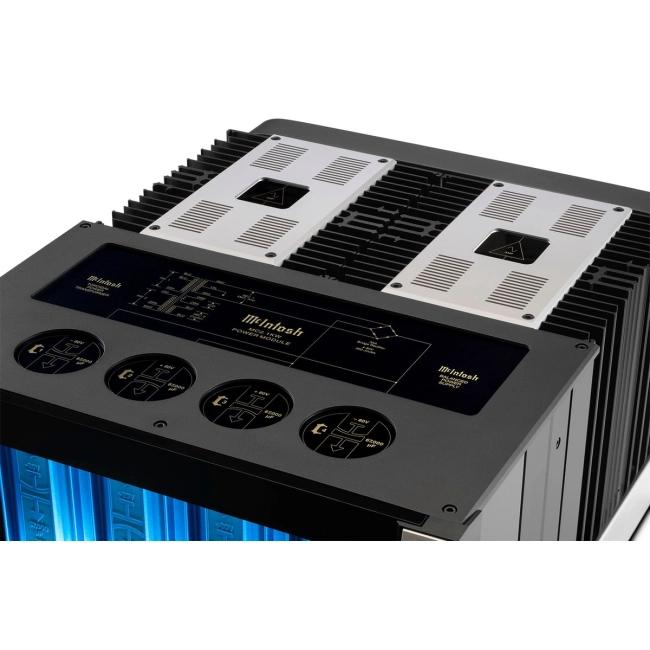 McIntosh MC2.1KW wzmacniacz mocy – ujęcie obudowy ze szkłem