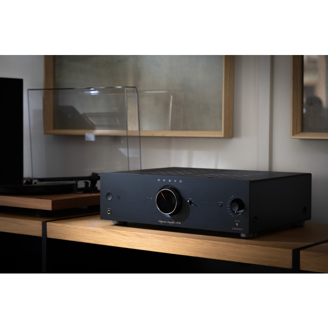 Onkyo Icon A-50 Silver wzmacniacz – ujęcie urządzenia w wersji Silver
