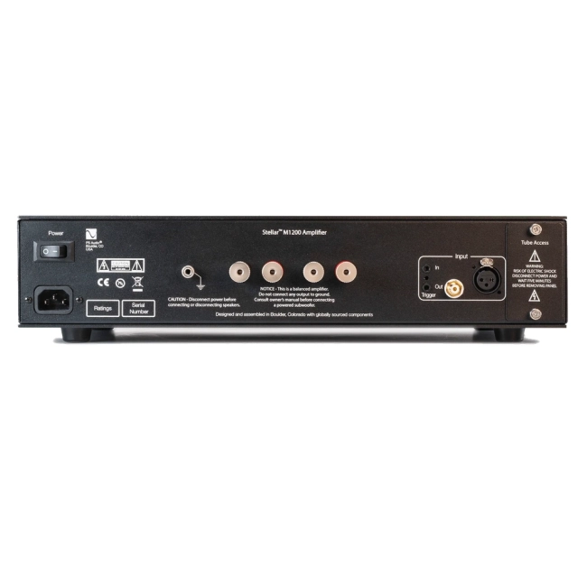 PS Audio M1200 | Końcówka Mocy Para – pS Audio M1200 zbliżenie na górną krawędź i porty tylne, szczegółowe ujęcie panelu