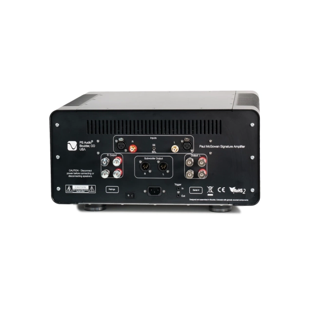 PS Audio PMG S200 | Końcówka Mocy Stereo – pS Audio PMG S200 — perspektywiczne ujęcie z detalami nóżek, przednim panelem i cieniowaniem