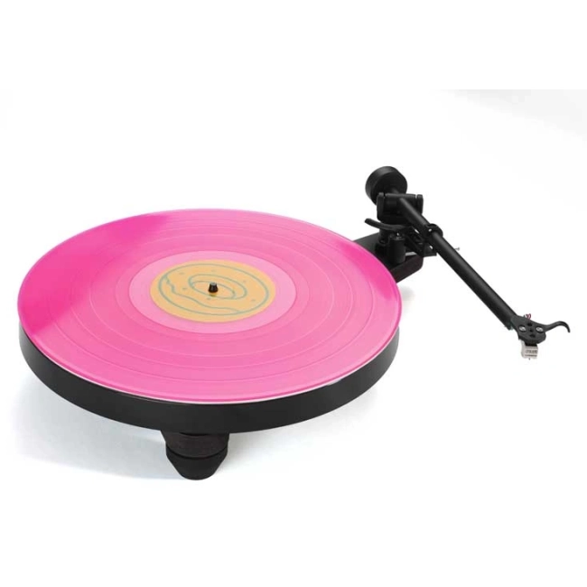 Rega Replay - gramofon – ujęcie manualnej konstrukcji do płyt winylowych