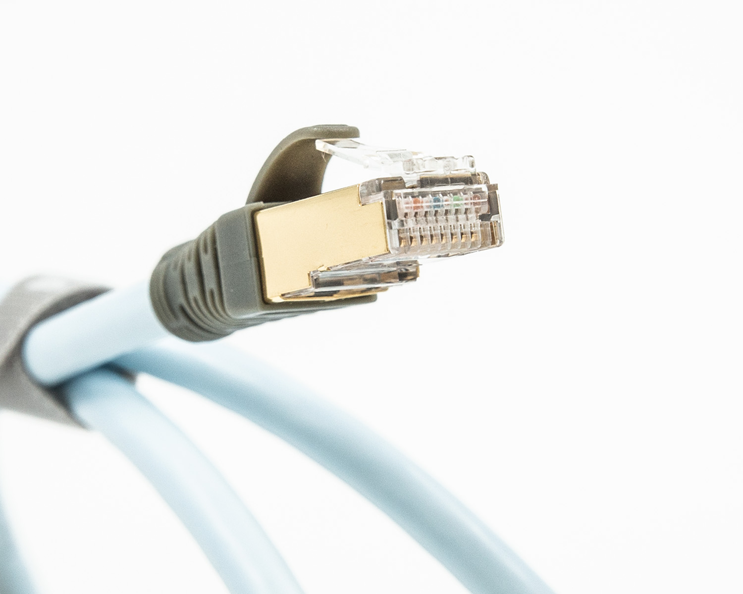 Supra CAT8 STP Patch 2m, kabel ethernet – przekrój wtyku RJ45 od frontu