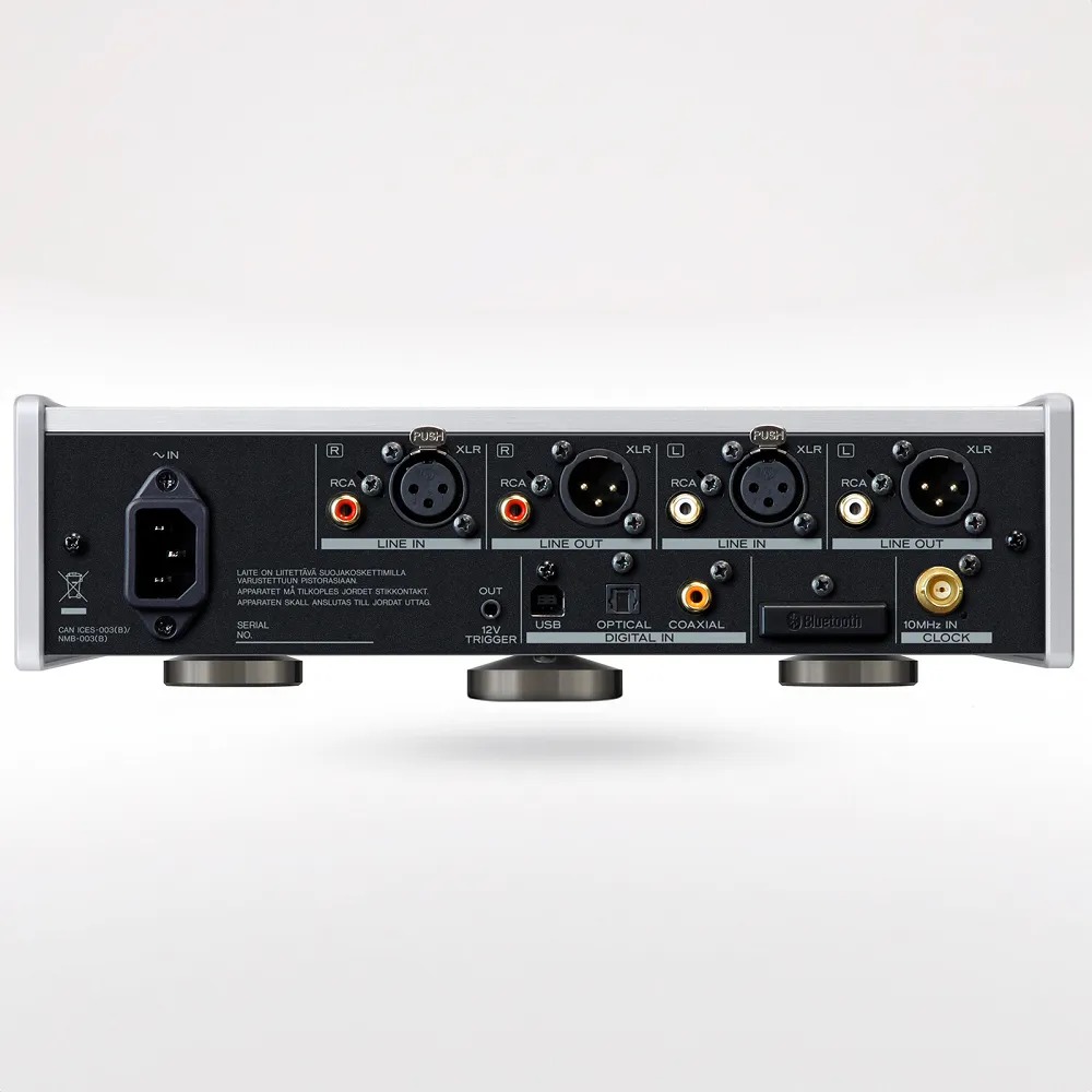 TEAC UD-507 srebrny – tylne złącza: XLR, RCA, USB, optyczne, coaxial i gniazdo zasilania