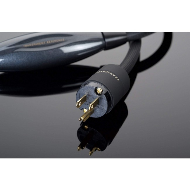 Transparent REFERENCE | Kabel zasilający – zbliżenie wtyczki sieciowej z pozłacanymi stykami