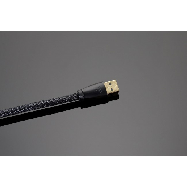 Transparent USB | Kabel USB – zbliżenie na wtyk USB A i pleciony oplot kabla