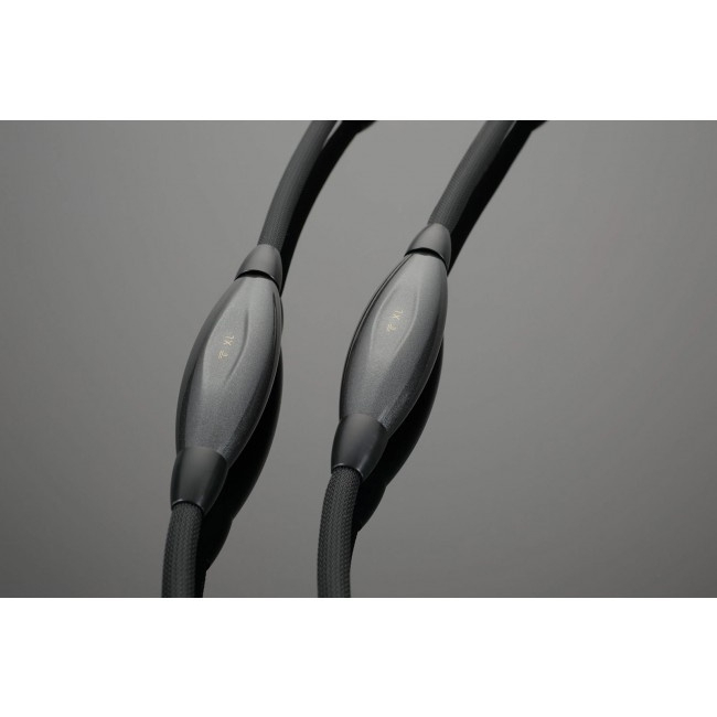 Transparent XL | Kabel sygnałowy XLR – zbliżenie na obudowy modułów na przewodach