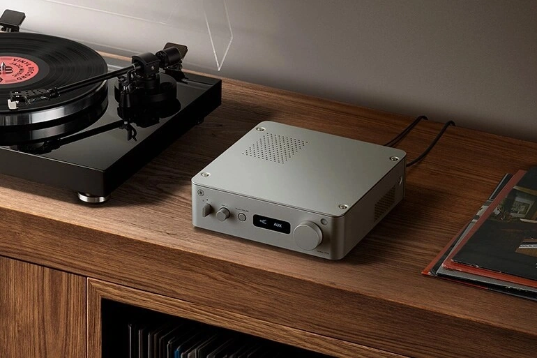 Yamaha WXA-70A Srebrny – lifestyle