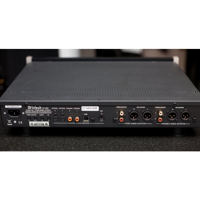 McIntosh D150 przetwornik C/A/preamp tył